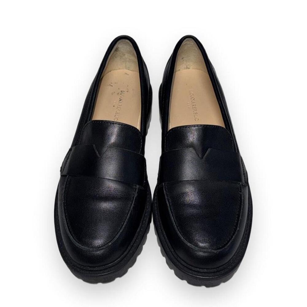 Banana Republic Black Leather Vee Strap Lug Loafers - Women's Size 6
